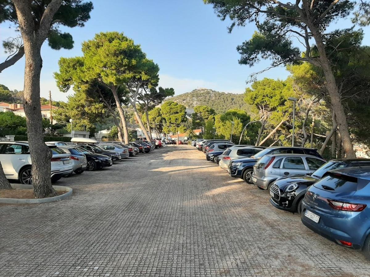 Jesliving Hvar - 2 Bedroom Elegant Apartment With Sea View In Historic Center Of Hvar Town Zewnętrze zdjęcie