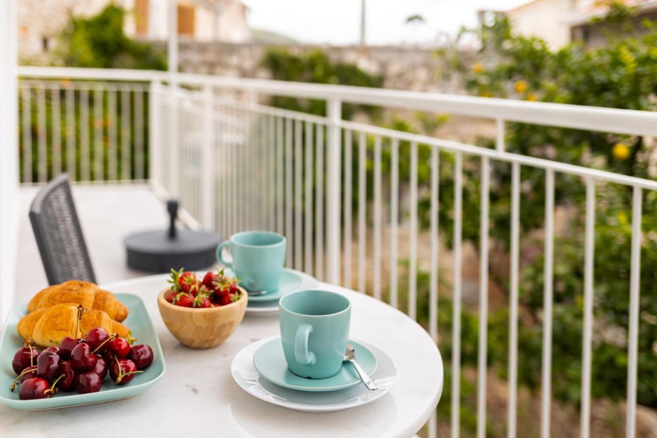 Jesliving Hvar - 2 Bedroom Elegant Apartment With Sea View In Historic Center Of Hvar Town Zewnętrze zdjęcie