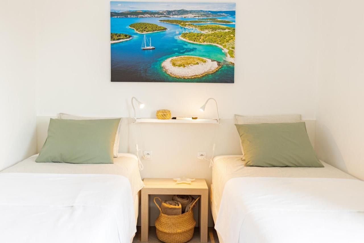 Jesliving Hvar - 2 Bedroom Elegant Apartment With Sea View In Historic Center Of Hvar Town Zewnętrze zdjęcie
