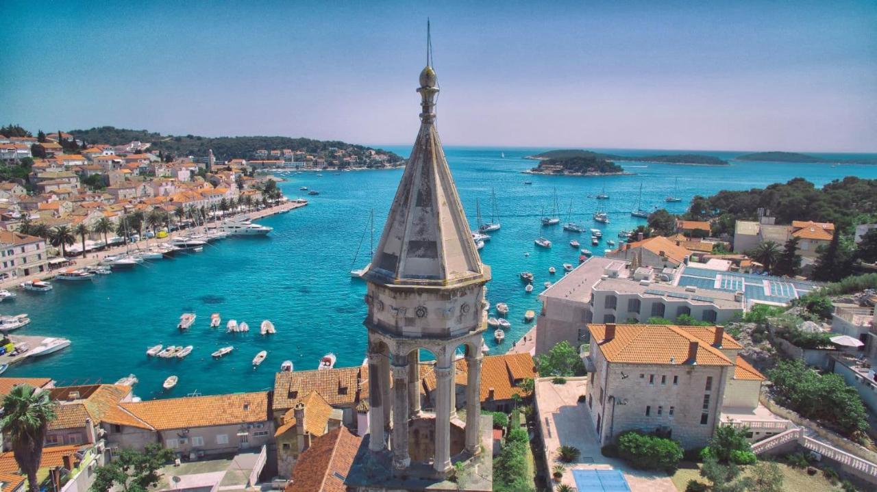 Jesliving Hvar - 2 Bedroom Elegant Apartment With Sea View In Historic Center Of Hvar Town Zewnętrze zdjęcie