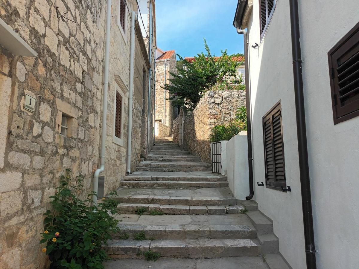 Jesliving Hvar - 2 Bedroom Elegant Apartment With Sea View In Historic Center Of Hvar Town Zewnętrze zdjęcie