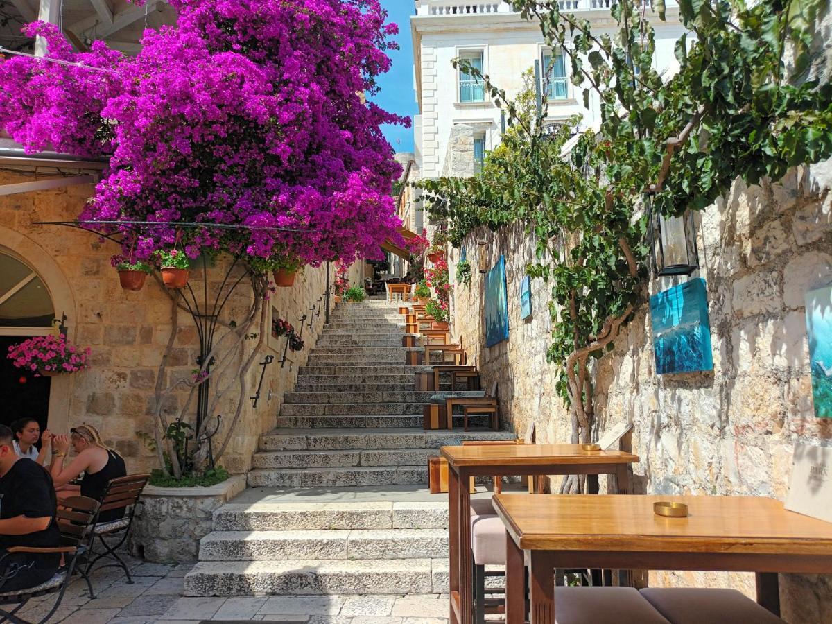 Jesliving Hvar - 2 Bedroom Elegant Apartment With Sea View In Historic Center Of Hvar Town Zewnętrze zdjęcie