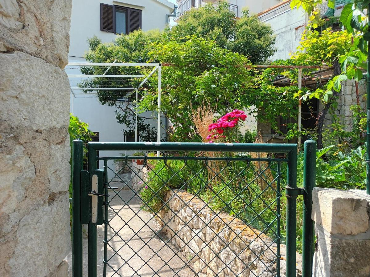 Jesliving Hvar - 2 Bedroom Elegant Apartment With Sea View In Historic Center Of Hvar Town Zewnętrze zdjęcie