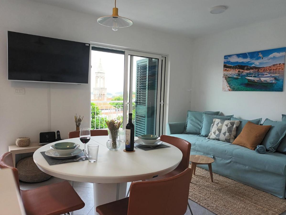 Jesliving Hvar - 2 Bedroom Elegant Apartment With Sea View In Historic Center Of Hvar Town Zewnętrze zdjęcie