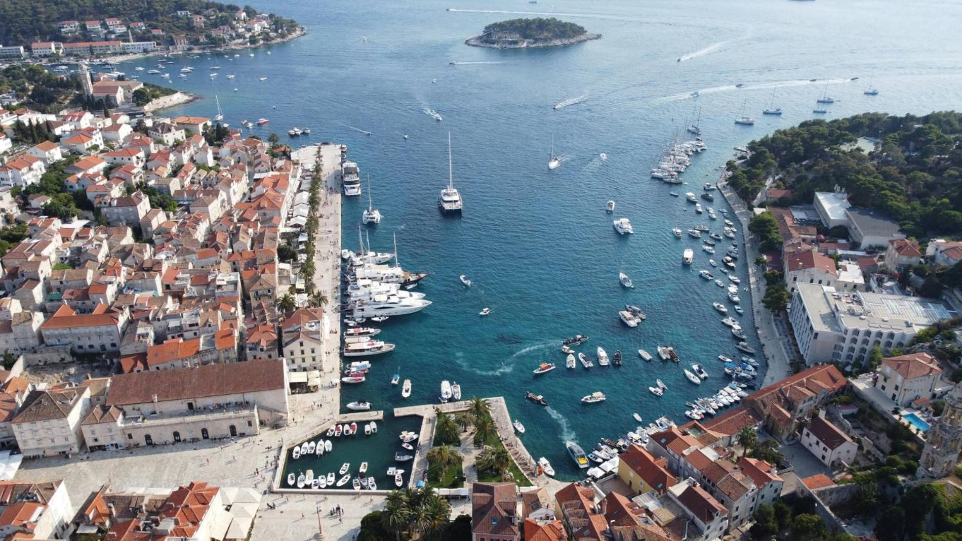 Jesliving Hvar - 2 Bedroom Elegant Apartment With Sea View In Historic Center Of Hvar Town Zewnętrze zdjęcie