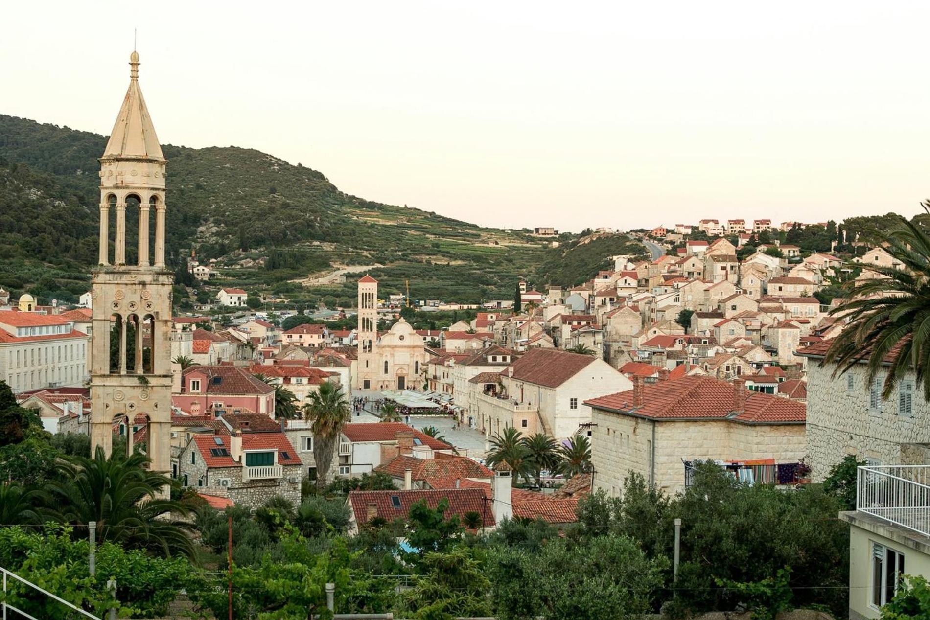 Jesliving Hvar - 2 Bedroom Elegant Apartment With Sea View In Historic Center Of Hvar Town Zewnętrze zdjęcie