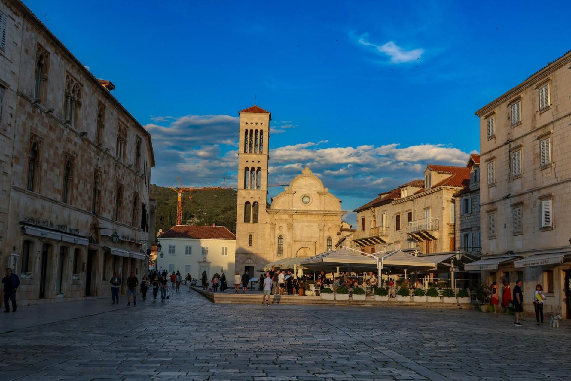 Jesliving Hvar - 2 Bedroom Elegant Apartment With Sea View In Historic Center Of Hvar Town Zewnętrze zdjęcie